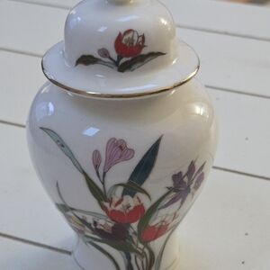 Kutani Ceramic Imperial Garen vase